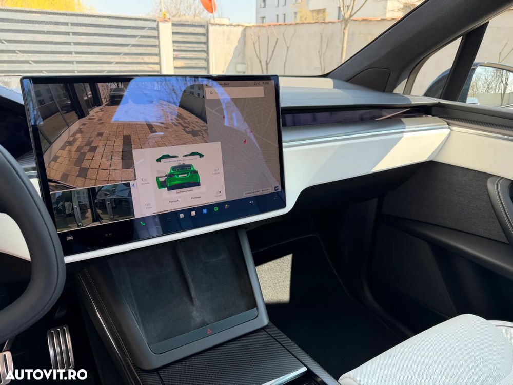 Tesla Model X - 19