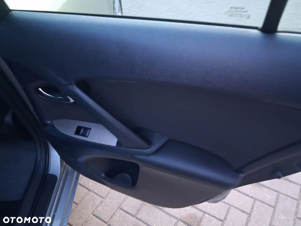 Toyota Avensis 1.8 Executive - 21
