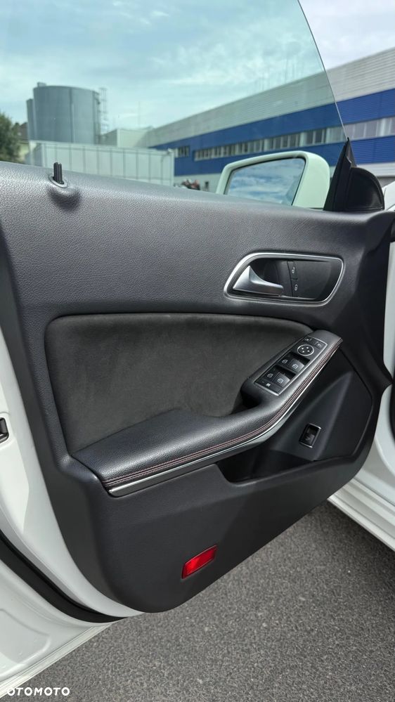 Mercedes-Benz CLA - 27