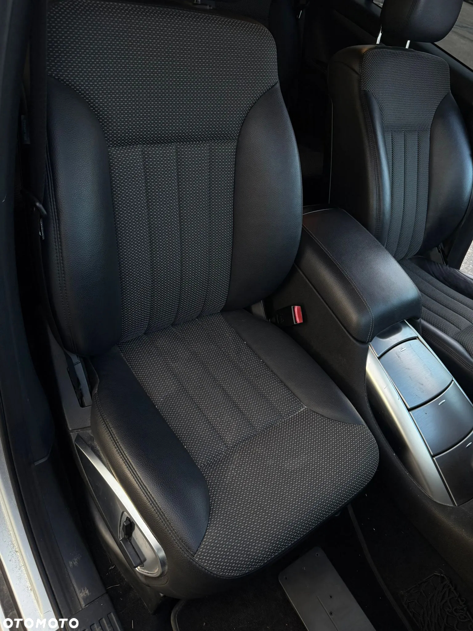 Mercedes-Benz Klasa R 350 CDI L DPF 4Matic 7G-TRONIC - 24