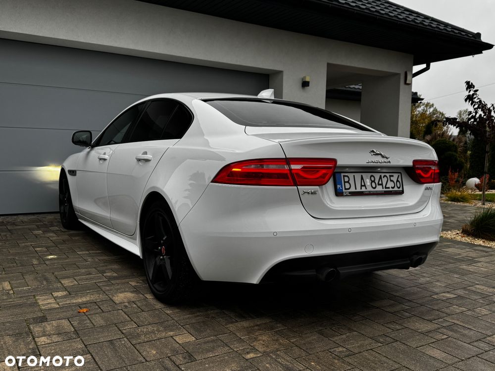 Jaguar XE 2.0 T R-Sport - 14