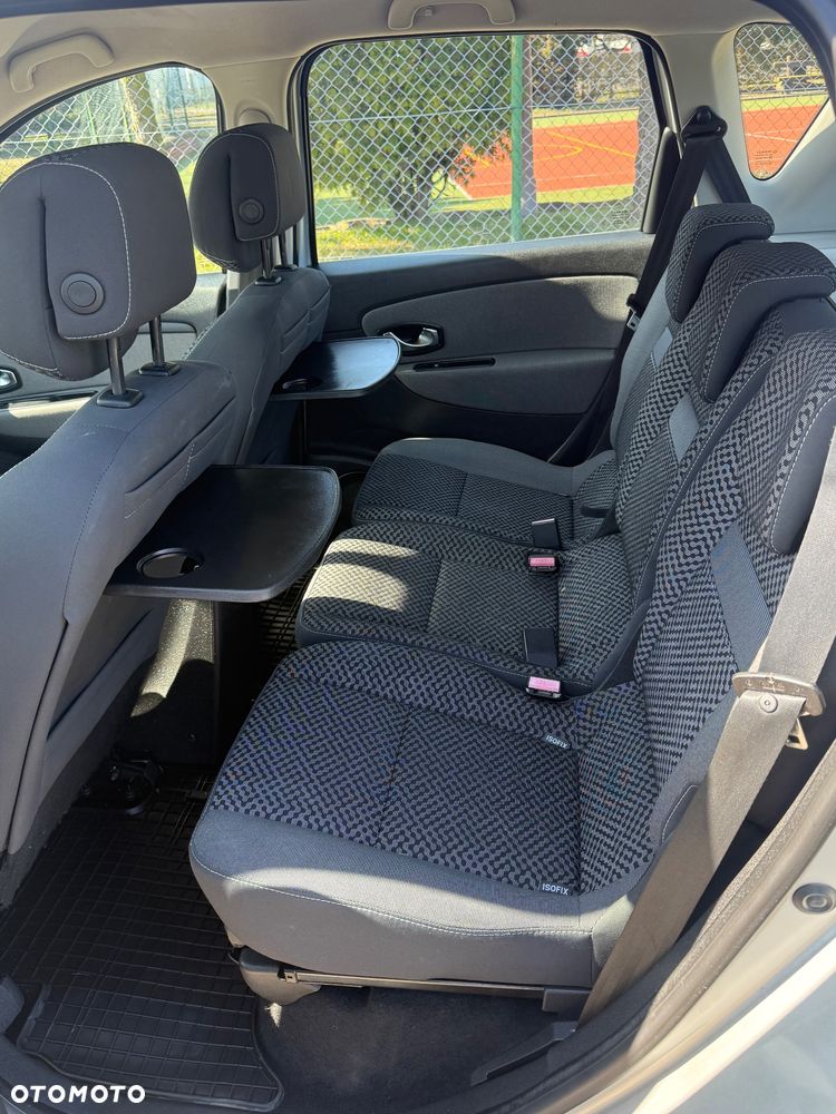 Renault Scenic dCi 110 EDC Paris - 16