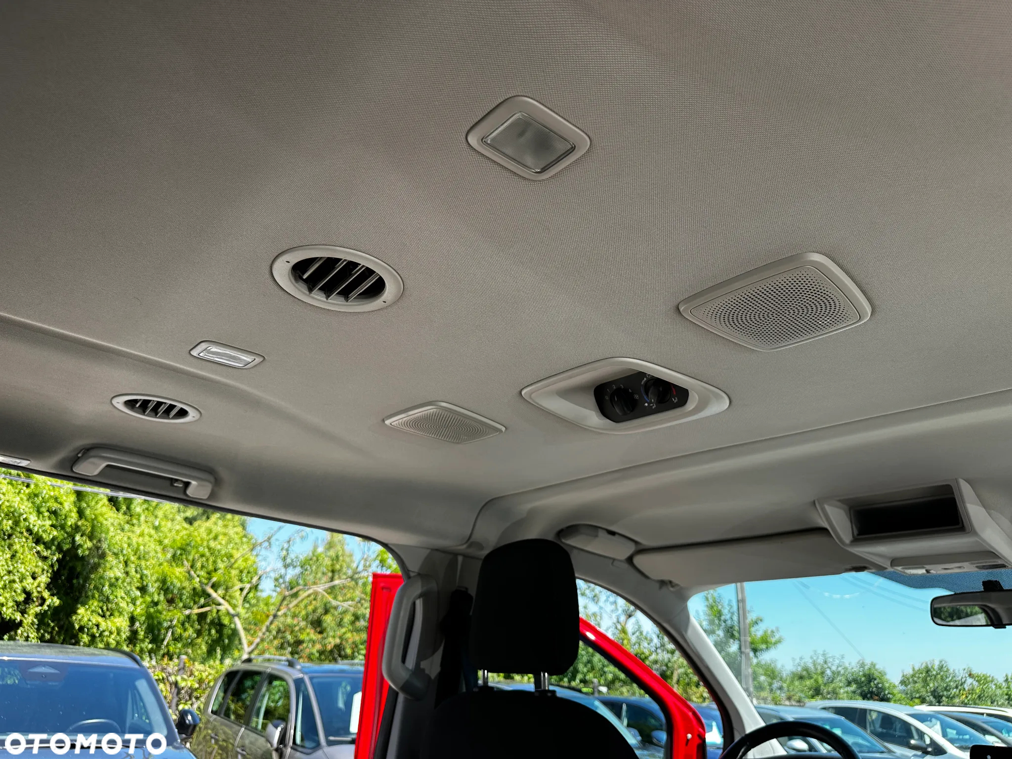 Ford Tourneo Custom - 23