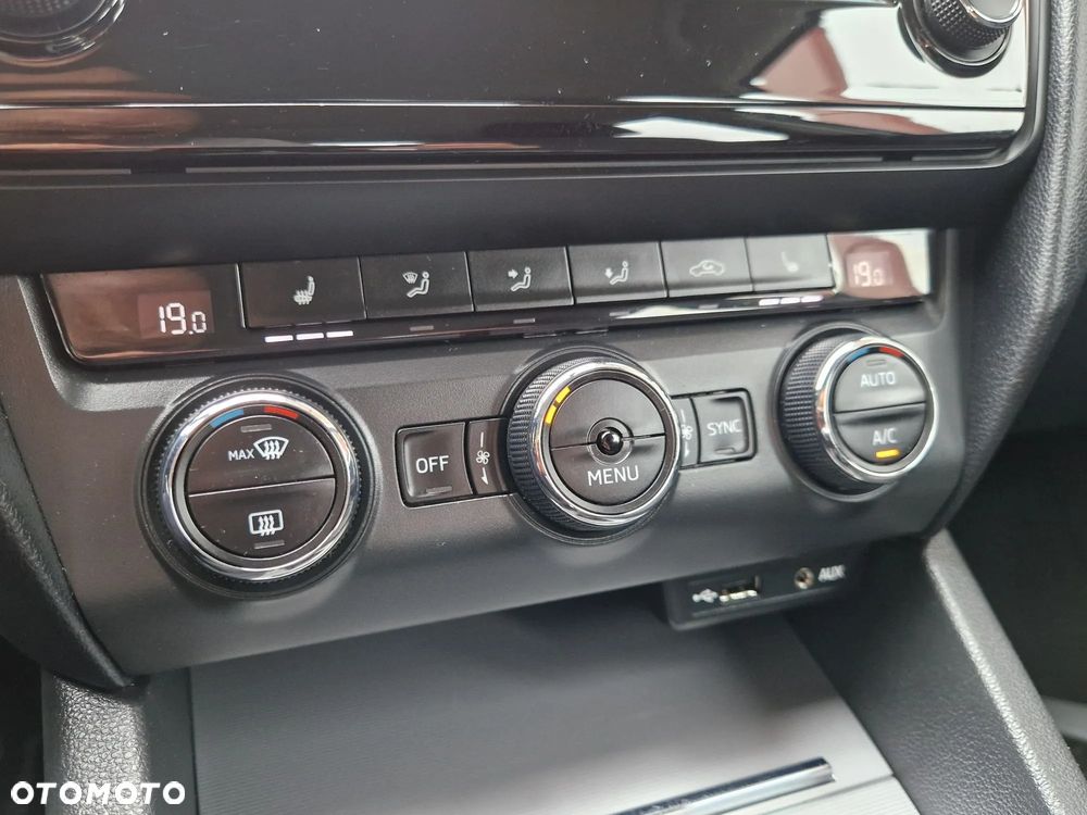 Skoda Octavia 2.0 TDI DSG Style - 23