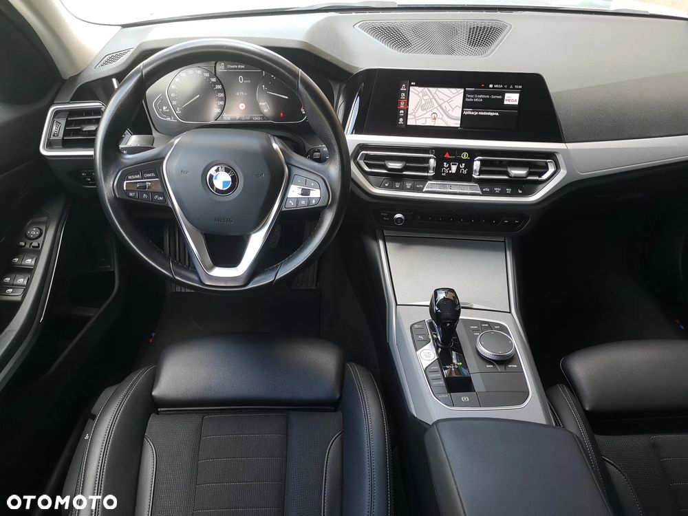 BMW Seria 3 320d xDrive - 14