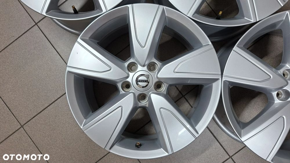 Felgi Aluminiowe 17 Volvo XC 40 5x108 ET 50.5 - 2