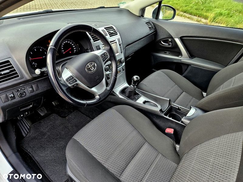 Toyota Avensis 2.0 D-4D Premium - 22