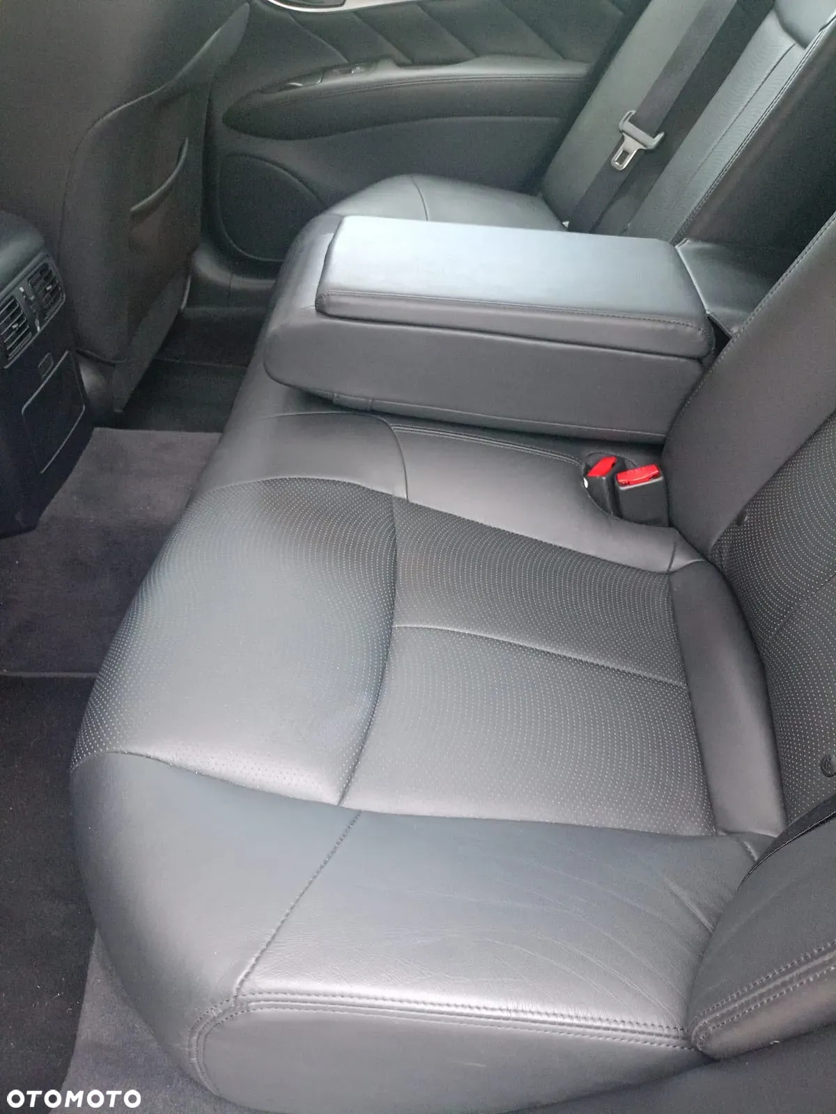 Infiniti Q70 2.2d - 27