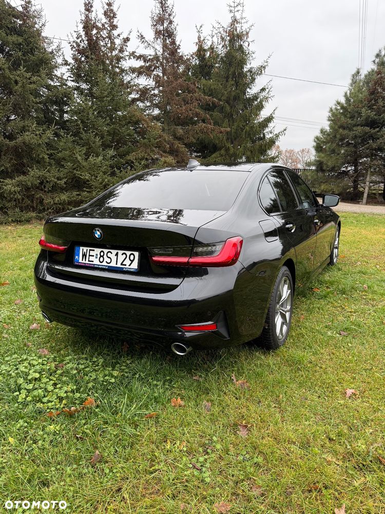 BMW Seria 3 320d Sport Line - 3