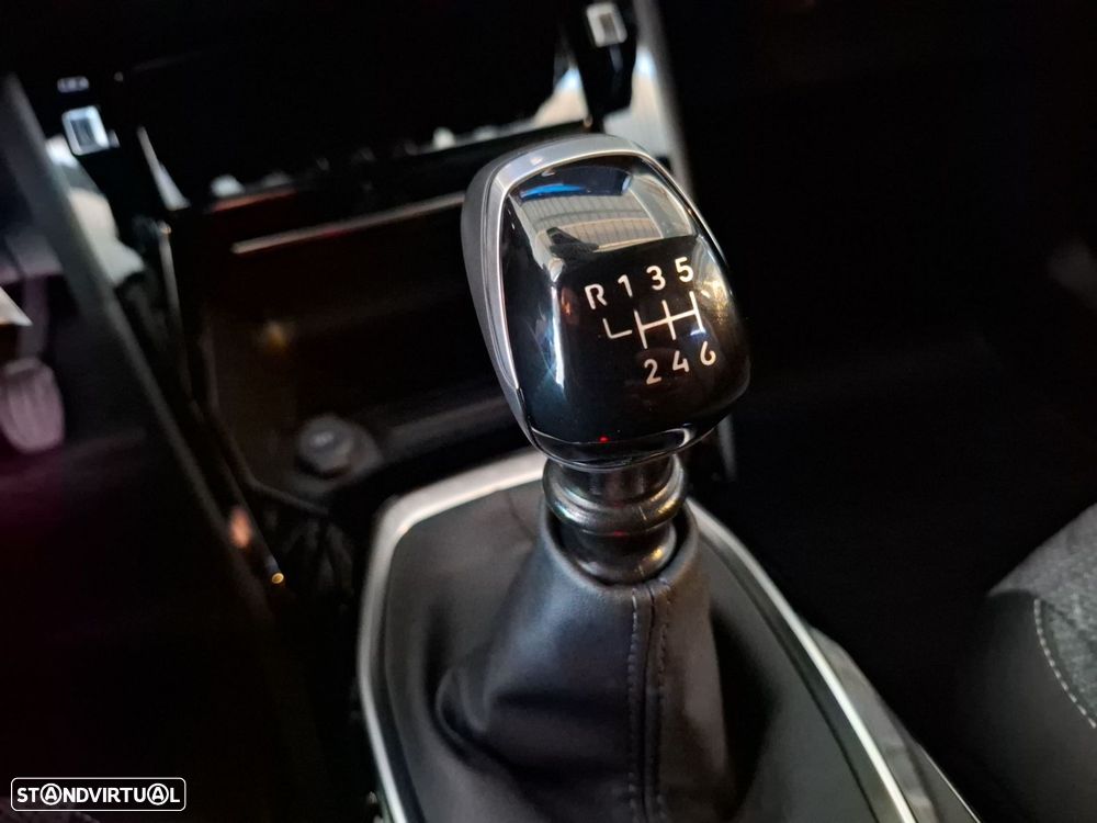 Peugeot 2008 1.2 PureTech Allure - 22