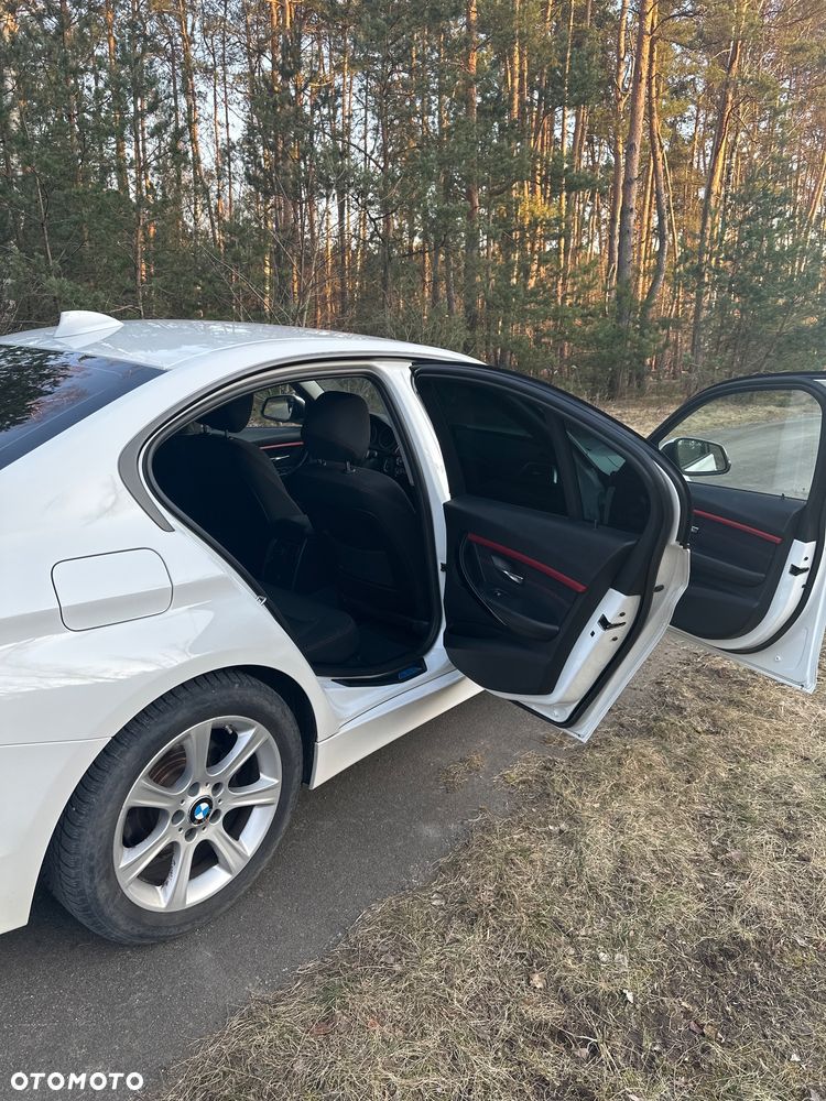 BMW Seria 3 318i Sport Line - 12