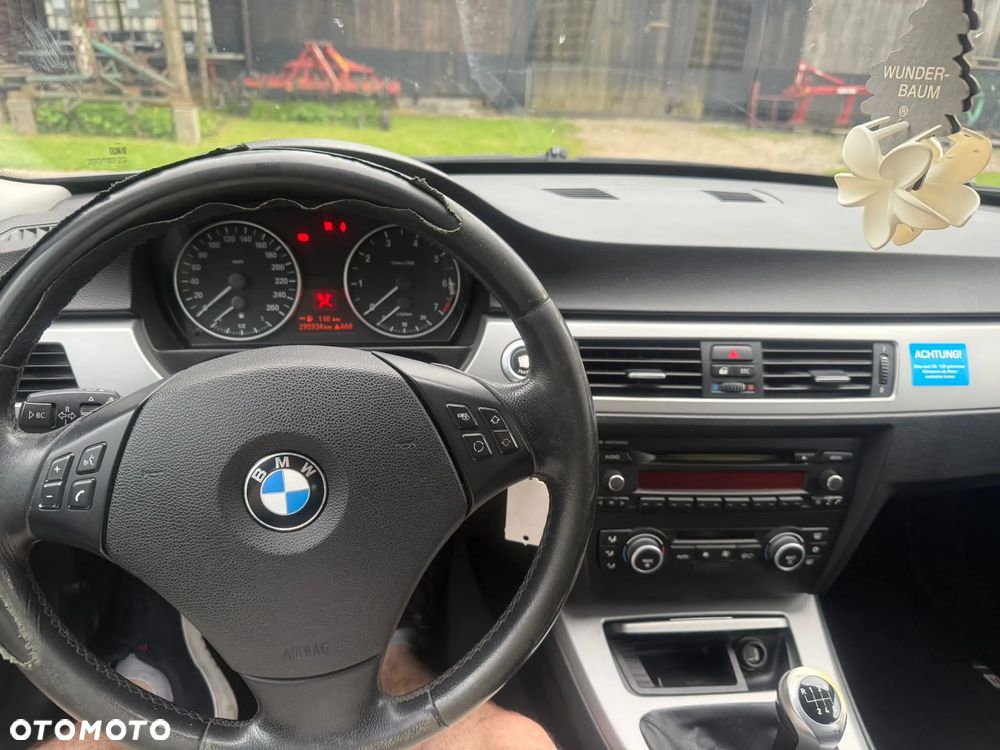 BMW Seria 3 318i - 8