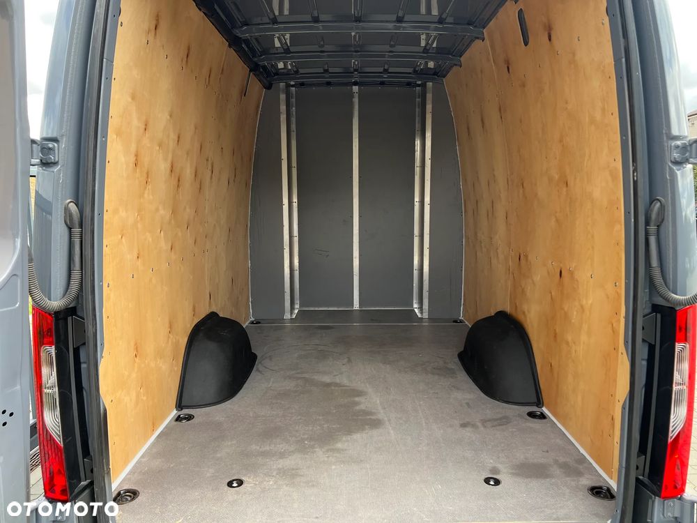 Mercedes-Benz Sprinter - 16