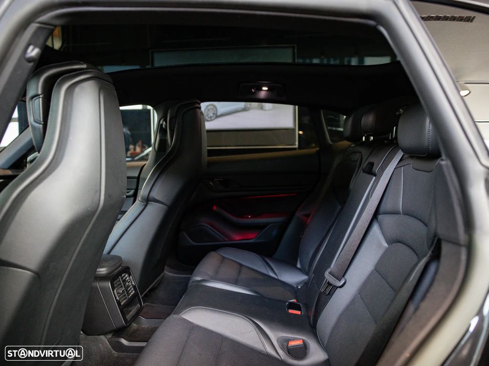 Porsche Taycan Sport Turismo - 30