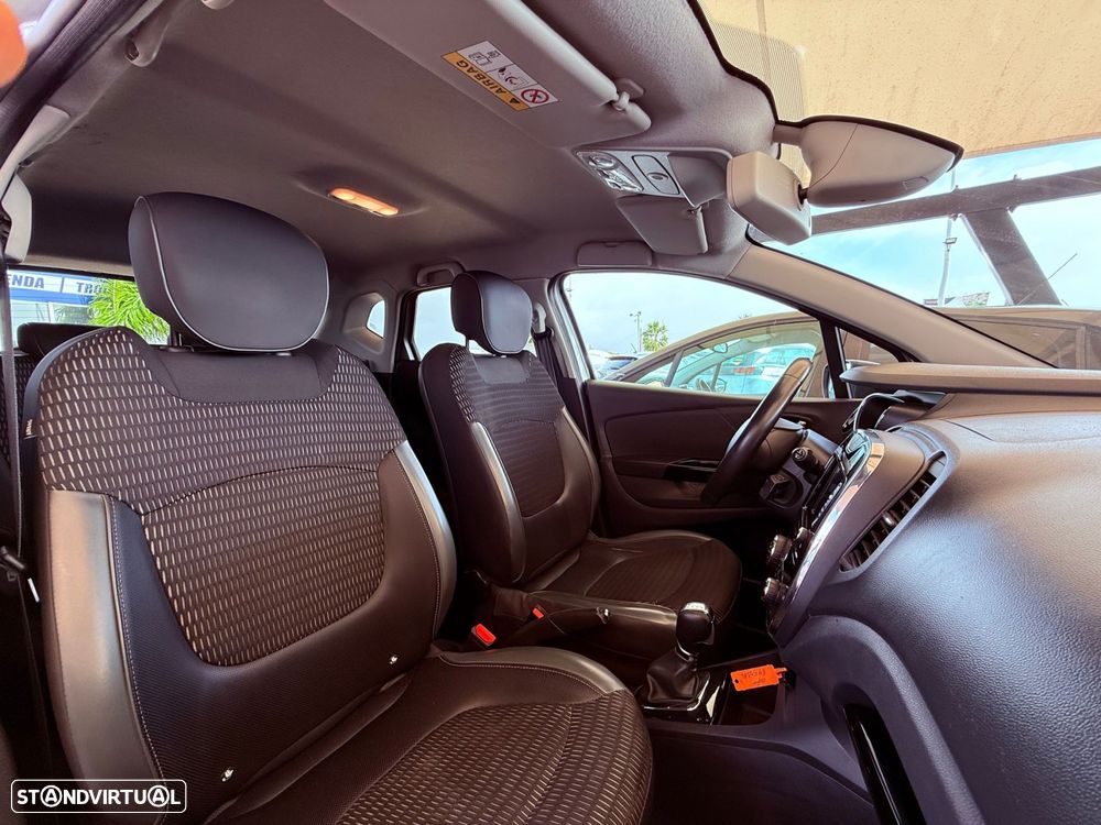 Renault Captur 1.2 TCe Exclusive EDC - 24