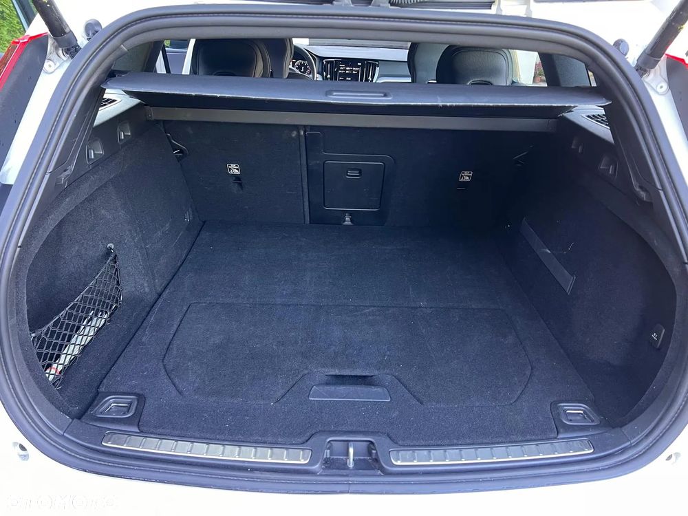Volvo V60 T4 R-Design - 33