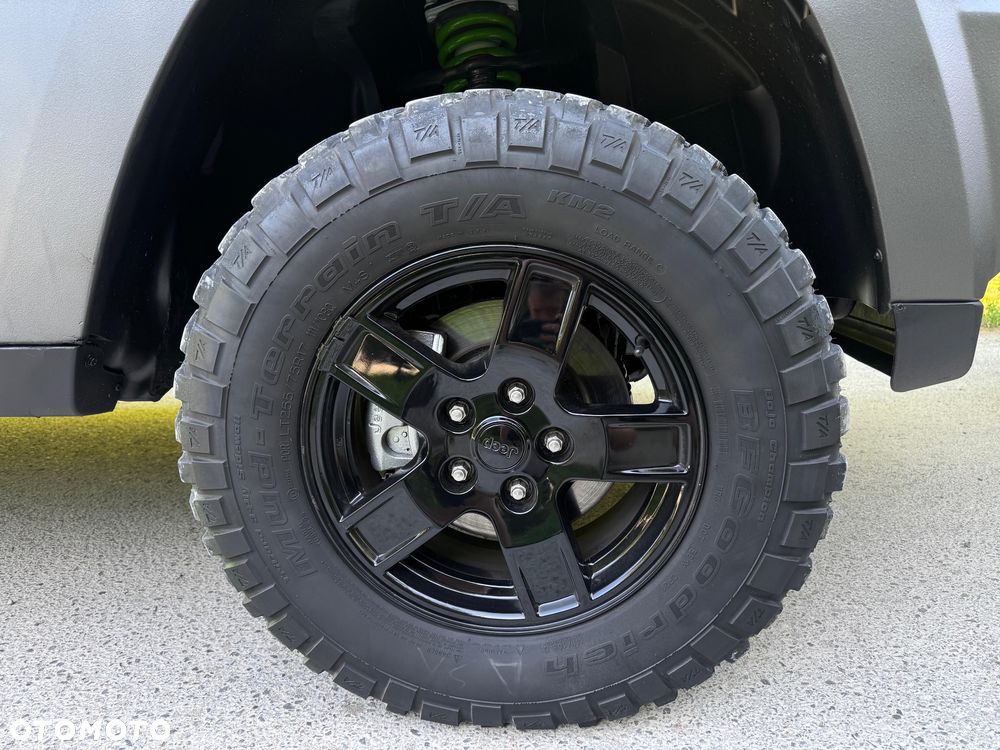 Jeep Grand Cherokee 3.7 4x4 Laredo - 24