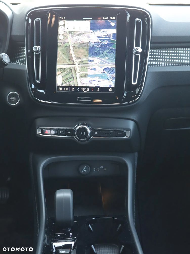 Volvo XC 40 B4 Plus Black Edition - 15