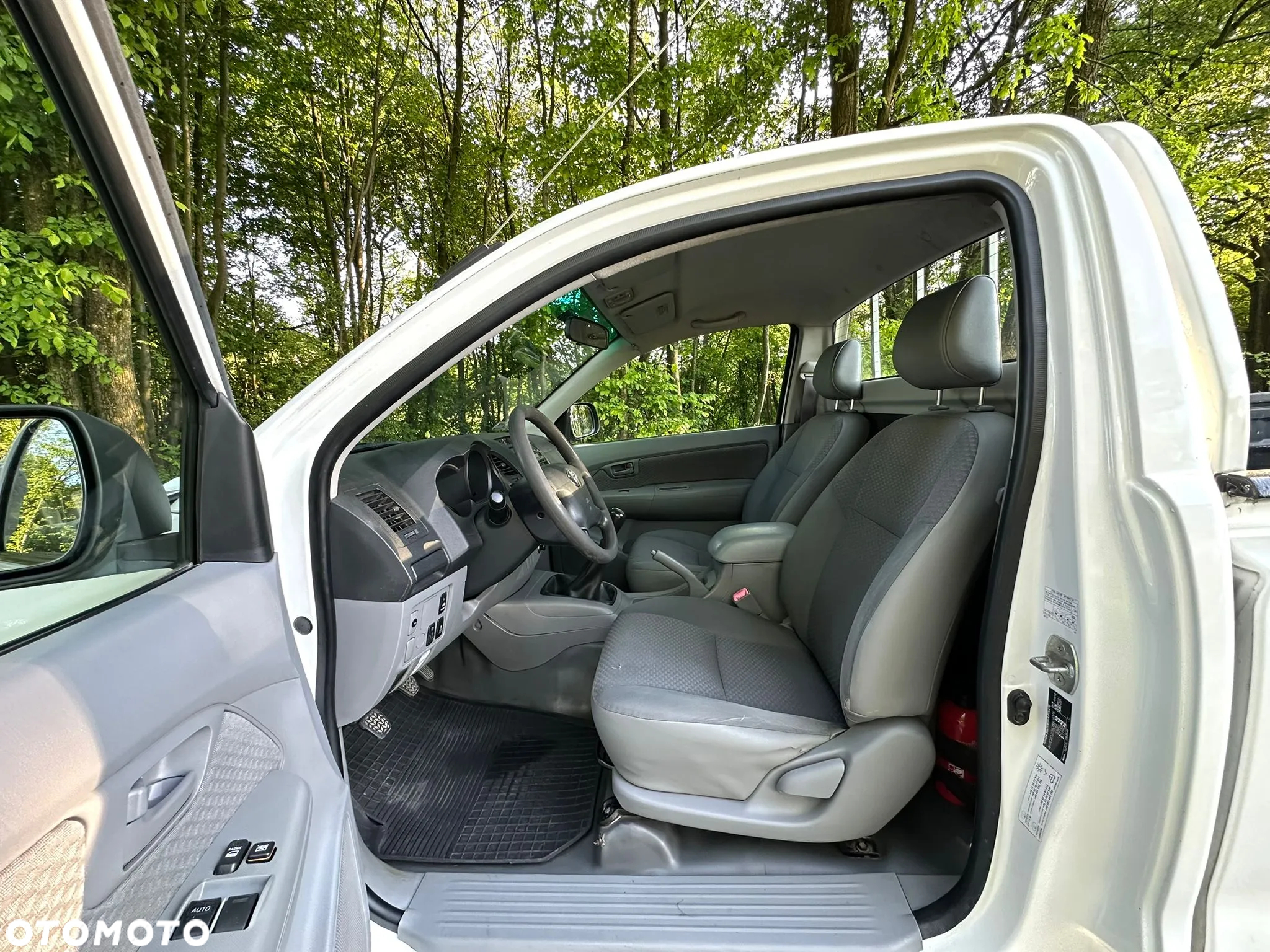Toyota Hilux 2.5 D-4D DLX + 2os - 14