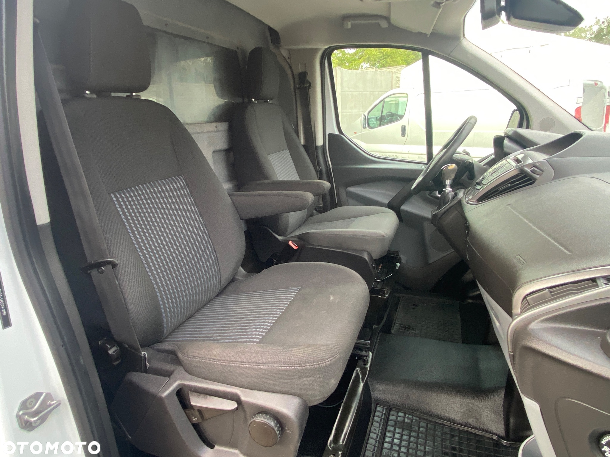 Ford TRANSIT CUSTOM - 18