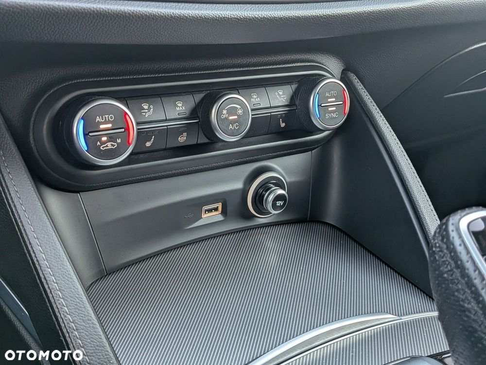 Alfa Romeo Stelvio - 13