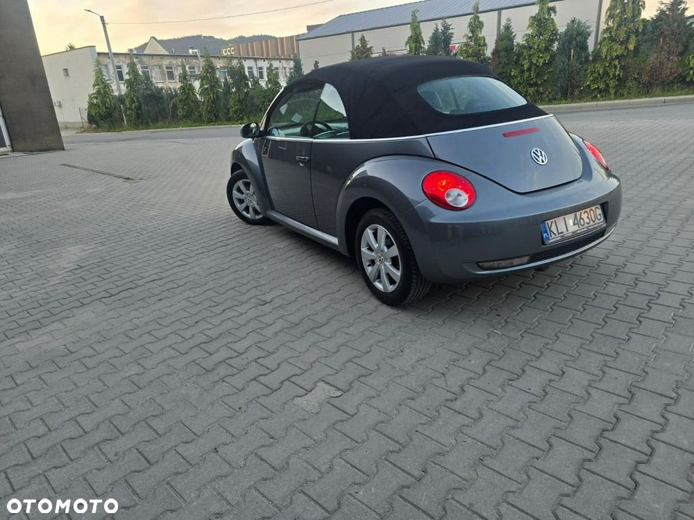 Volkswagen New Beetle - 2