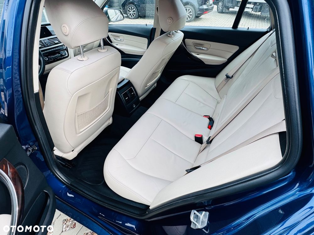 BMW Seria 3 318d Sport Line - 19