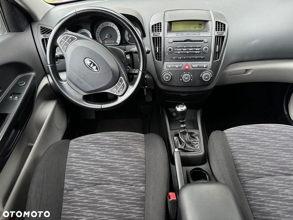Kia Ceed - 13