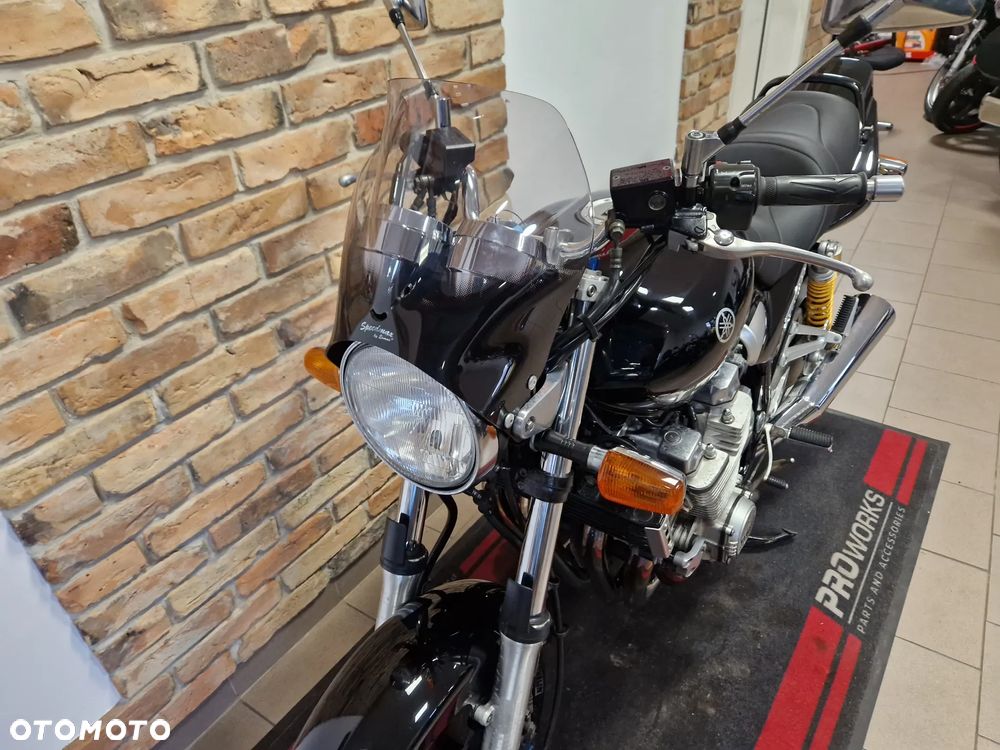 Yamaha XJR - 16