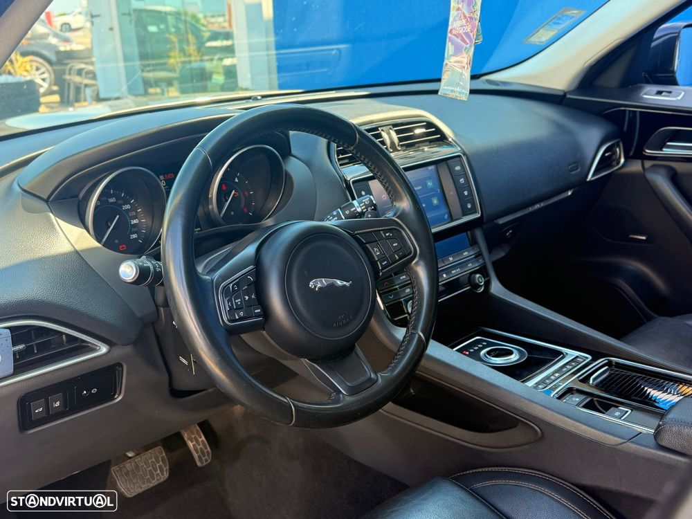 Jaguar F-Pace 2.0 i4D Prestige AWD Aut. - 11