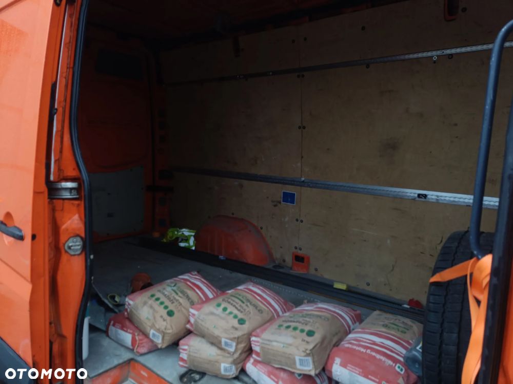 Mercedes-Benz Sprinter - 2