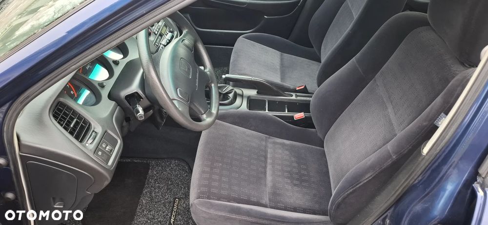 Honda Accord 1.8i S - 25