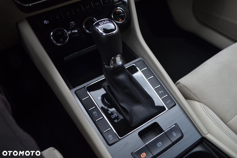 Skoda Superb 2.0 TDI SCR Style DSG - 24