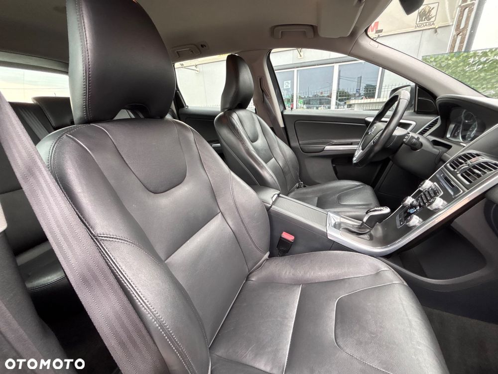 Volvo XC 60 D4 Geartronic Momentum - 16