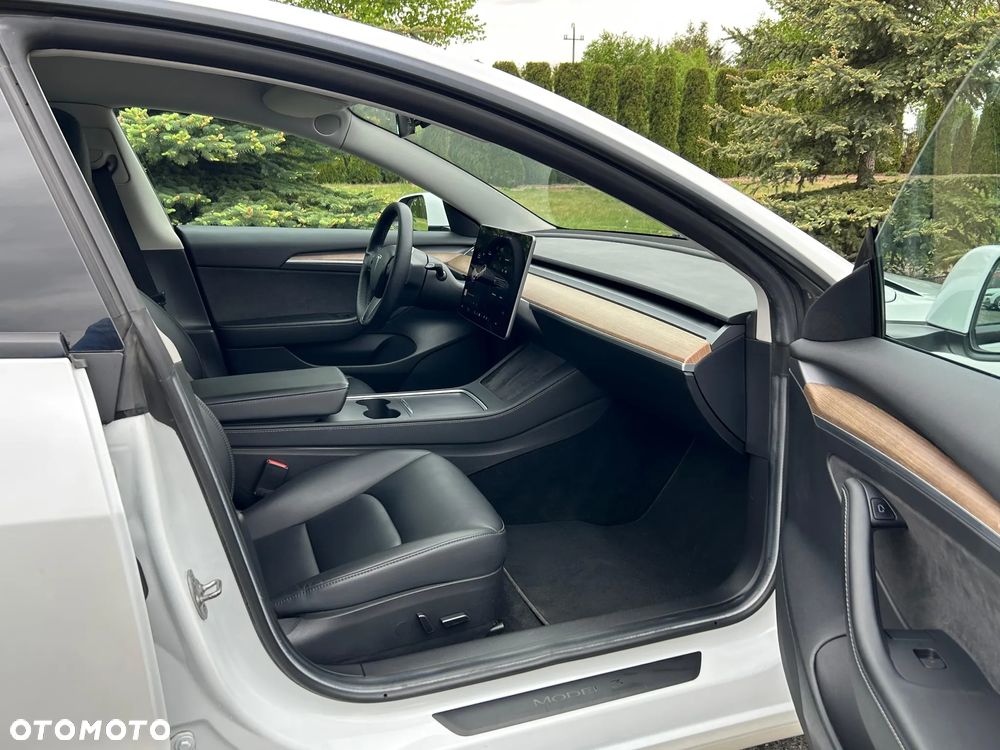 Tesla Model 3 - 24