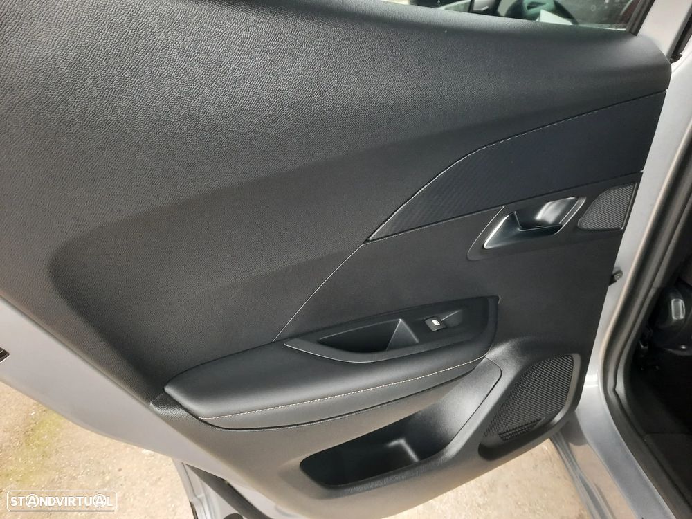 Peugeot e-2008 54 kWh Allure - 25