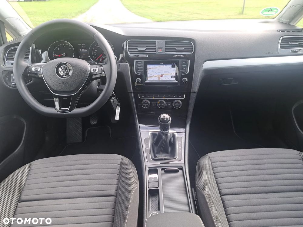 Volkswagen Golf - 25