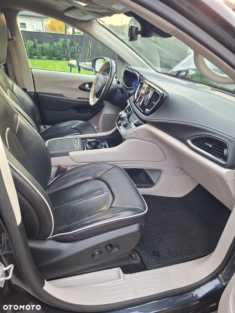 Chrysler Pacifica - 24