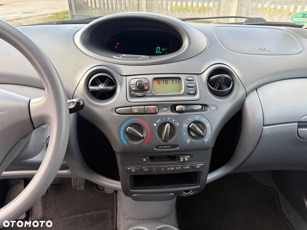 Toyota Yaris 1.0 Base - 34