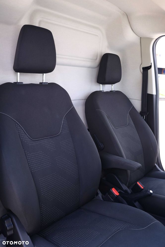 Ford Transit Courier - 8