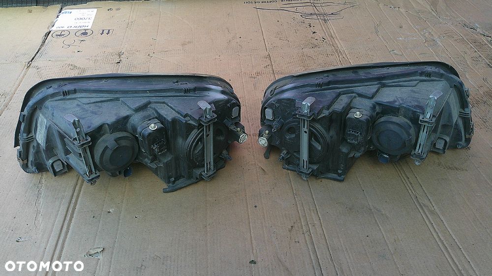 VOLVO XC90 LAMPA PRZEDNIA LEWA LUB PRWA ANGLIK - 4