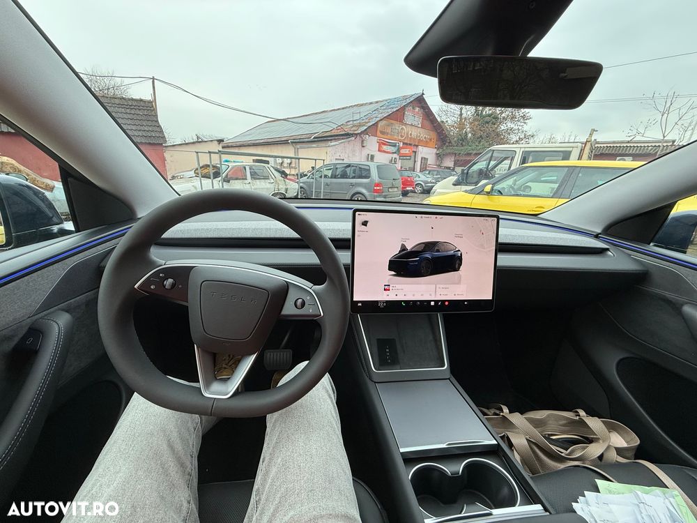 Tesla Model Y Long Range AWD Premium - 7
