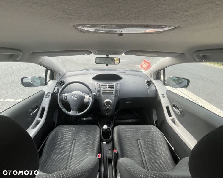 Toyota Yaris - 4