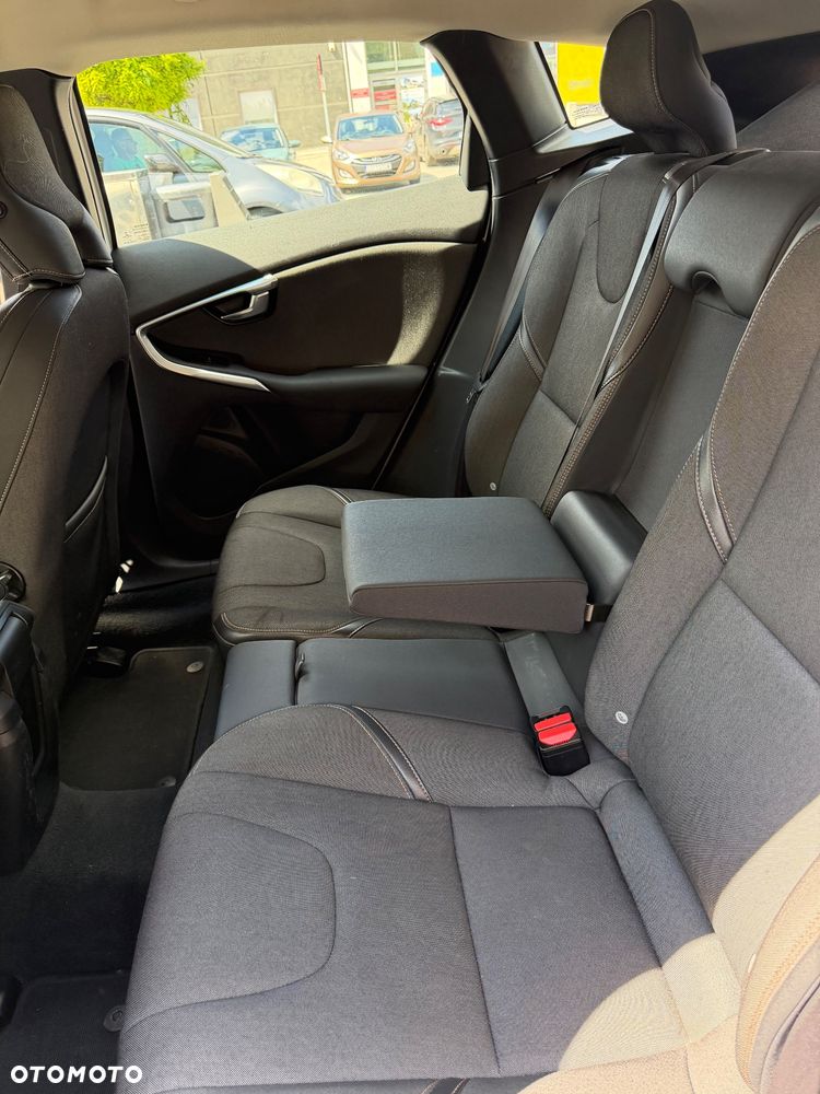Volvo V40 Cross Country D2 Momentum - 24