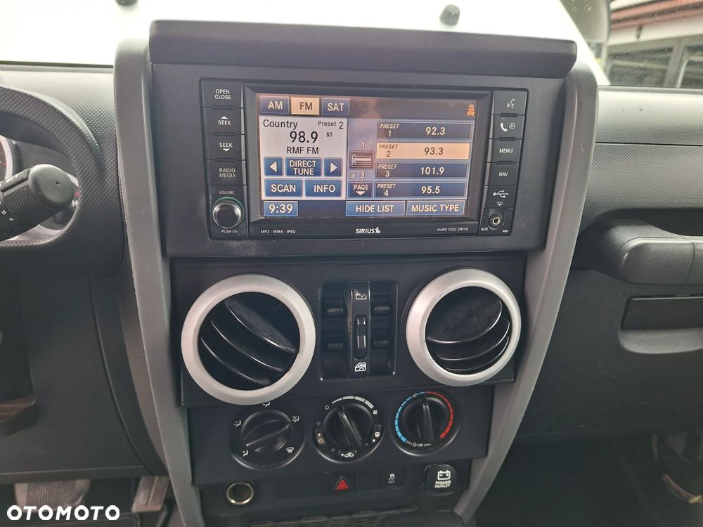 Jeep Wrangler Unlimited 3.8 Sahara - 12