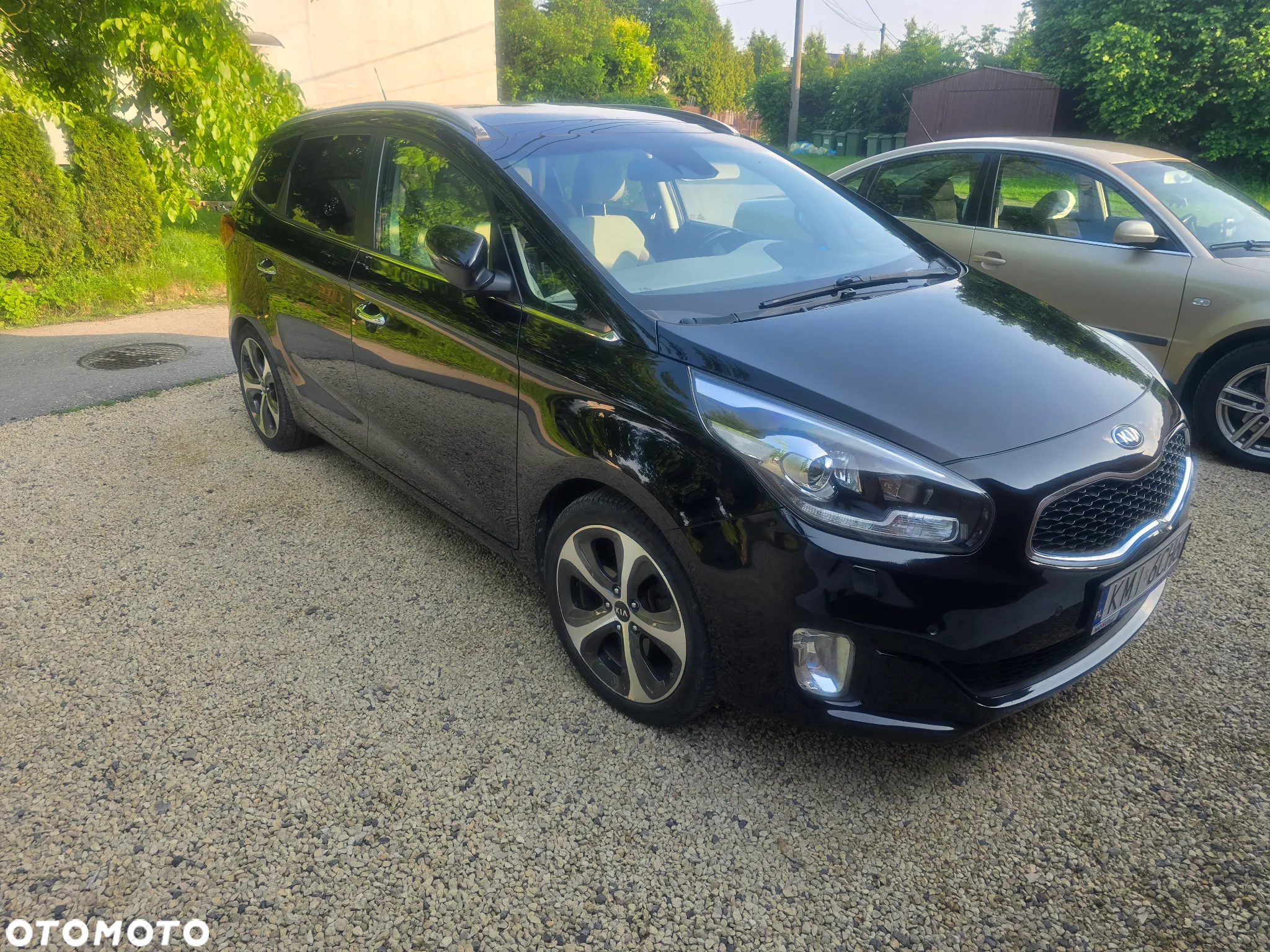 Kia Carens - 3