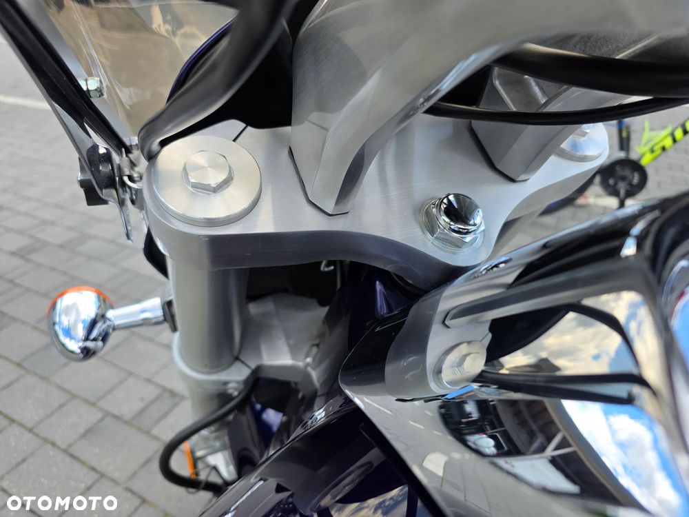 Suzuki Intruder - 24