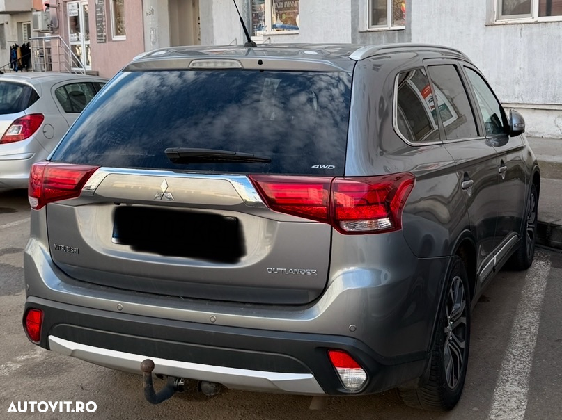 Mitsubishi Outlander - 4