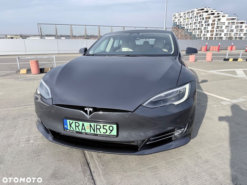 Tesla Model S - 3