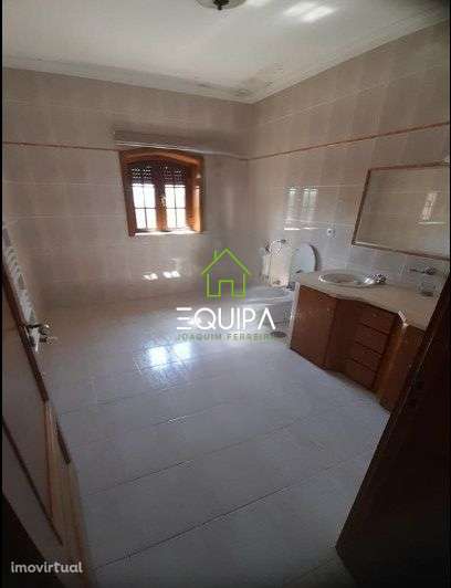 Moradia isolada, Tipologia T-9, na Freguesia de Meinedo, Concelho de L - Grande imagem: 4/11